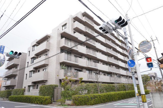 草加パーク・ホームズの外観