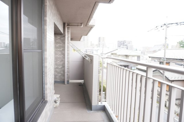 草加パーク・ホームズのバルコニー