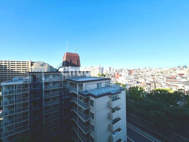 ダイアパレス東砂の展望|手を伸ばせば、ふれることが出来そうな環境が、そのままインテリアになったような印象です。その豊かな眺望にふさわしい空間には、通風・採光にも優れ、心地よい光と風があふれています
