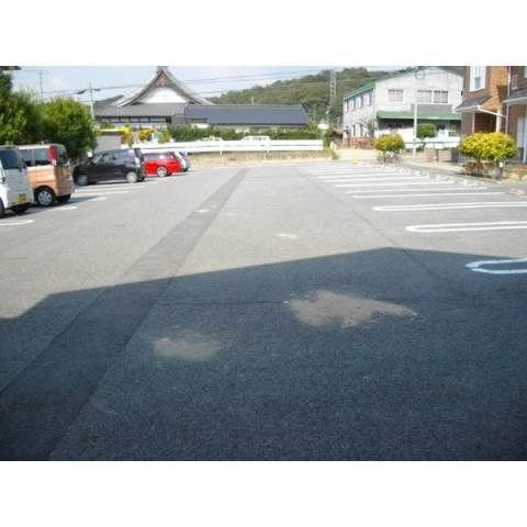 シャンポワール舞木Ａの駐車場
