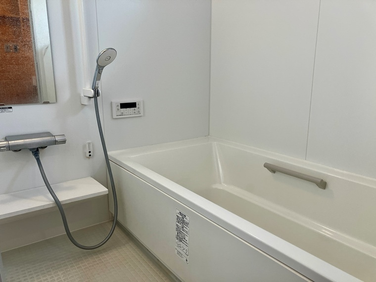 正連寺戸建の浴室