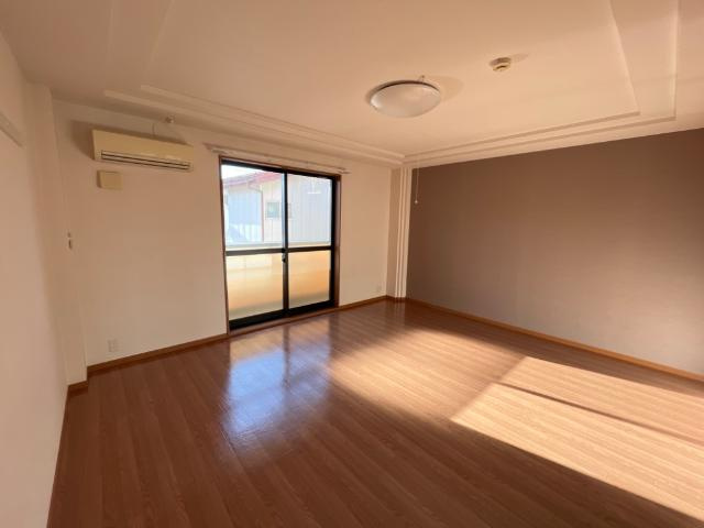 コスモスイートの内装|洋室