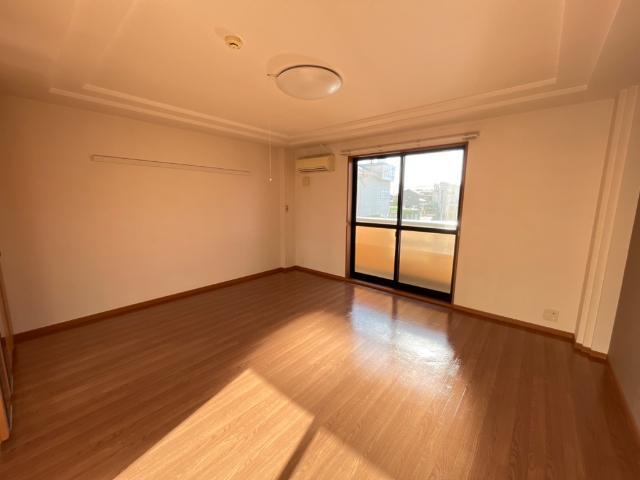 コスモスイートの内装|洋室