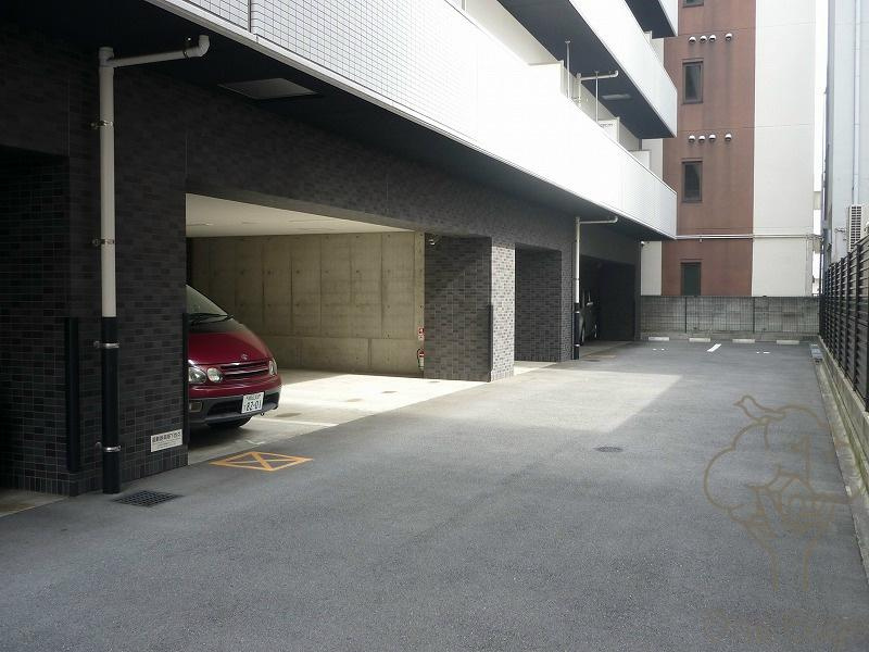 カルムクレール2.5.8の駐車場
