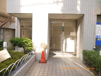 【エントランス】 | 清廉とされたエントランスになっています。