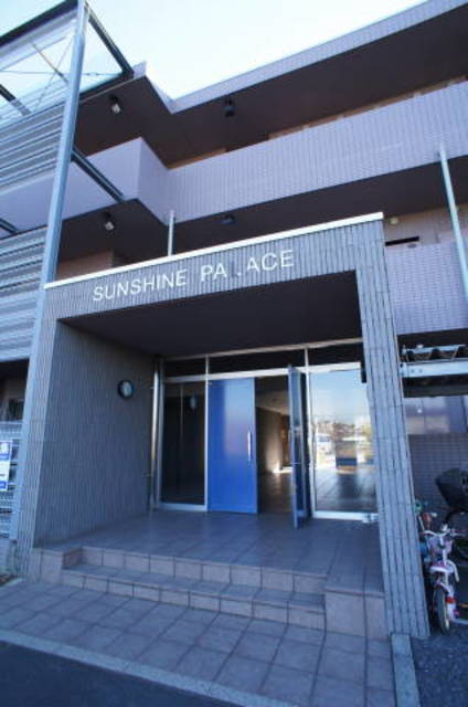 サンシャインパレスのエントランス|RC造の低層マンション