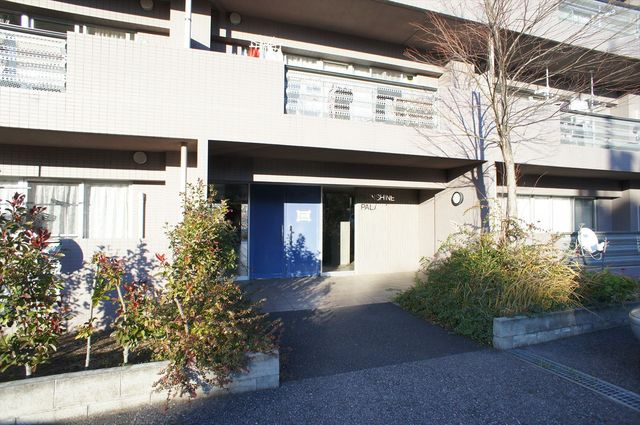 サンシャインパレスのエントランス|こちらは正面エントランス。裏にロビーもあります