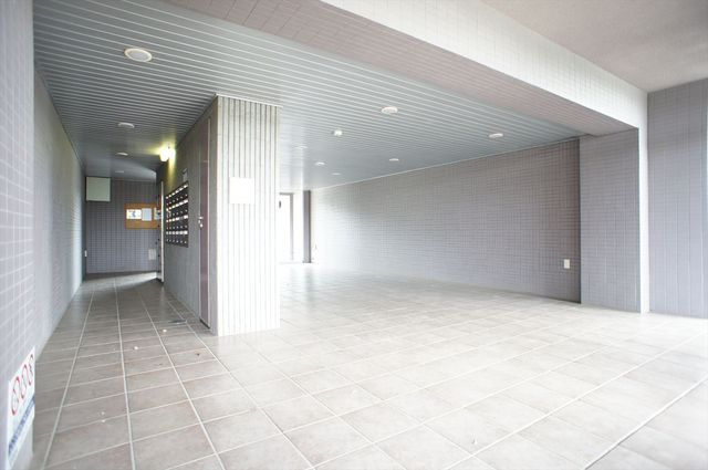 サンシャインパレスのエントランス|エントランス。集合ポストあります