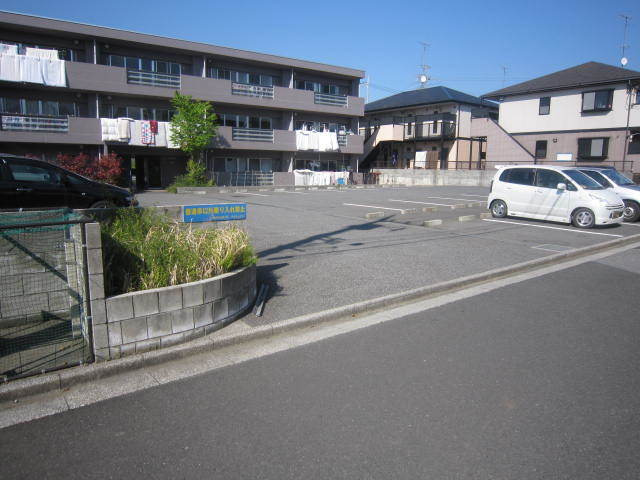 サンシャインパレスの駐車場|広々駐車場