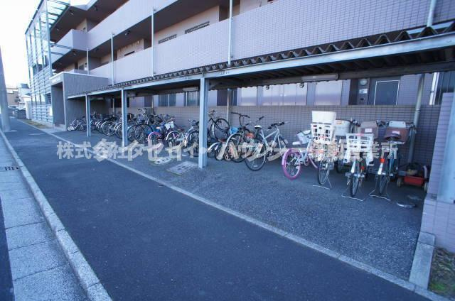 サンシャインパレスのその他共用部分|屋根付駐輪場で、雨が降っても安心