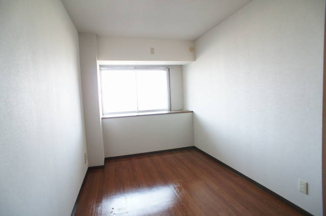 サンシャインパレスの洋室