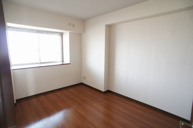 サンシャインパレスの洋室