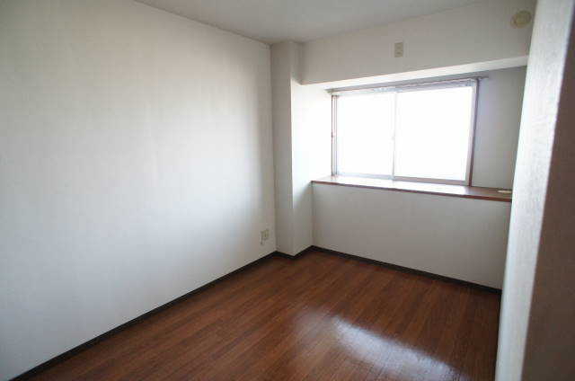 サンシャインパレスの洋室