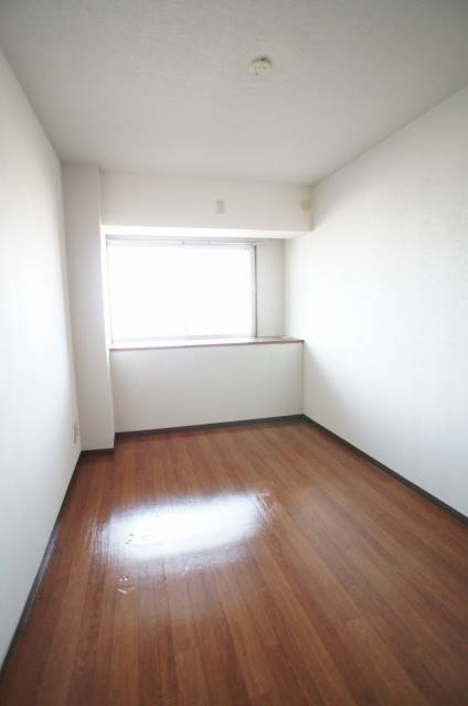 サンシャインパレスの洋室