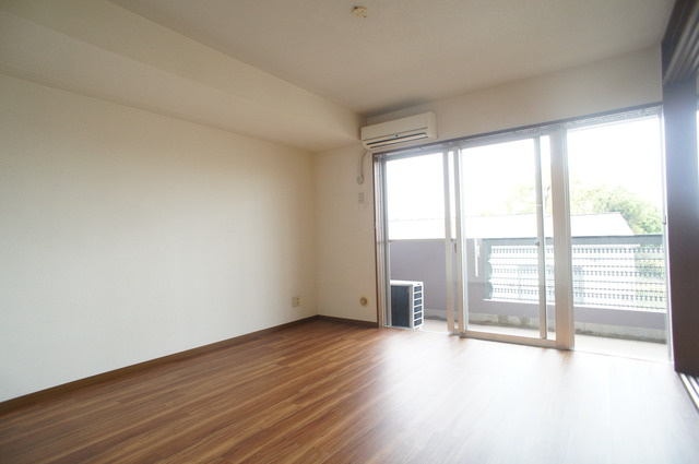 サンシャインパレスの居間・リビング