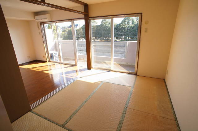 サンシャインパレスの和室