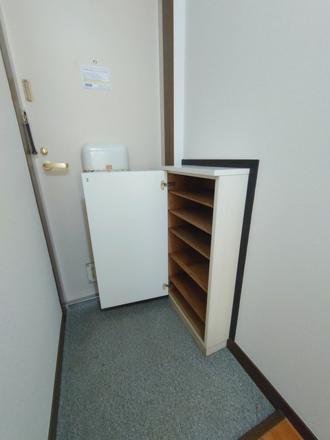 メゾネット領家南の玄関