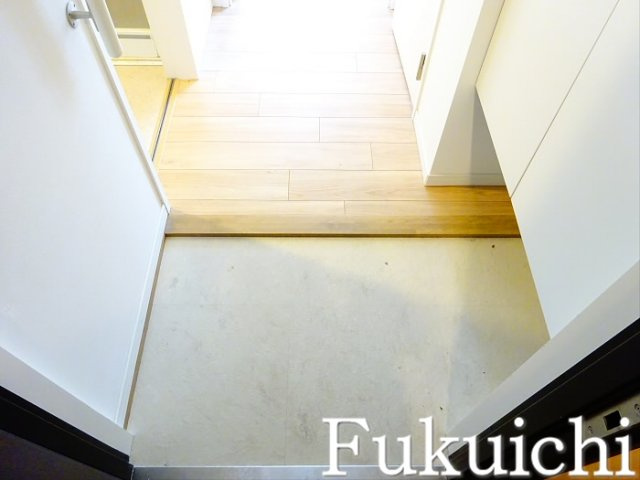 ガーデンヒルズ柿ノ木坂の玄関