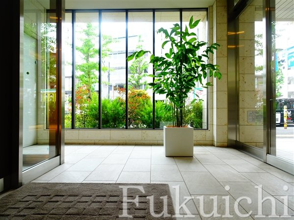 ガーデンヒルズ柿ノ木坂のエントランス