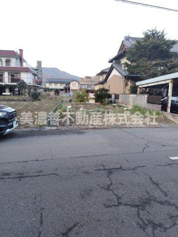 ６６５８８　岐阜市日野西２丁目土地の前面道路含む現地写真