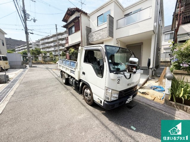 富田林市寿町　第1期　新築一戸建ての前面道路含む現地写真|周辺は落ち着いた街並みの住宅地！子育てがしやすい住環境です！まだ未完成ですが、現地でしかわからない事もございます。是非一度ご覧ください。