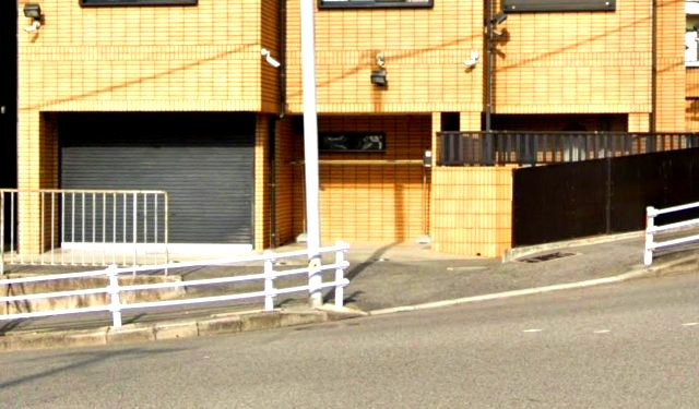 五位ノ池町3丁目の駐車場|電動シャッター付き車庫1台+カースペース1台　