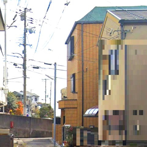 五位ノ池町3丁目の玄関|上質感漂う玄関。居住者の帰り、訪れる方を優しく迎える・安らぎに満ちた生活空間を予感させる。健やかな暮らしを楽しめそう
