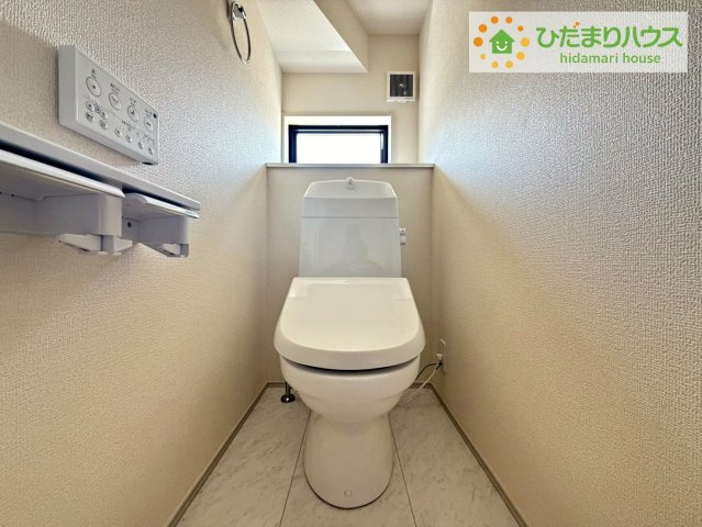 日立市東多賀町3期　新築戸建　1号棟のトイレ|1・2階にトイレあり。階段を降りなくてもいいので、高齢者の方も優しい☆彡