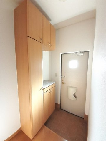 メゾンアモロッソⅠ番館　　刈谷市近郊の賃貸はクラスホーム刈谷店の玄関|明るい玄関です