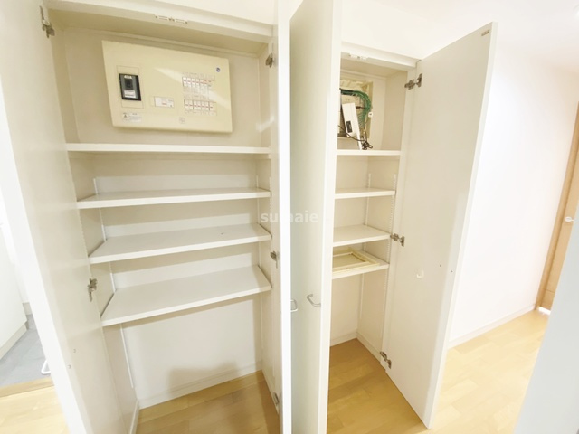 KENEDIX浦和元町A棟の収納|廊下の収納も使いやすいです☆