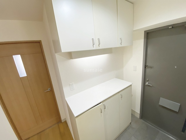 KENEDIX浦和元町A棟の玄関|シューズボックス付き！