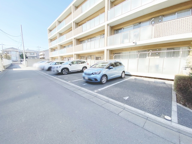 KENEDIX浦和元町A棟の駐車場|敷地内駐車場！