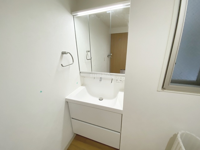 KENEDIX浦和元町A棟の洗面所|三面鏡タイプの独立洗面台☆