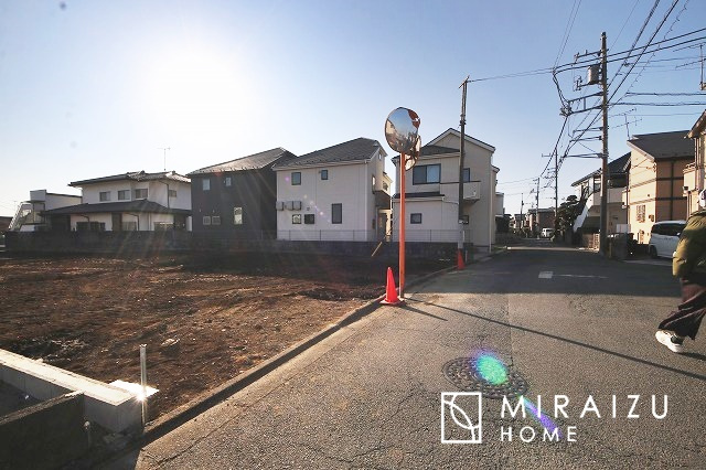 【周辺】 | 青く澄み渡った綺麗な空と、陽の光をたっぷりと受ける、そんな新築住宅で新生活をスタートしてみませんか？見学・ご相談等、ミライズホーム(株)までお気軽にご連絡下さい。