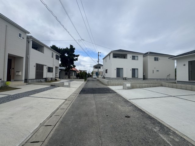 南城市佐敷冨祖崎　第7（全4棟）3号棟の前面道路含む現地写真|※西側公道4m♪