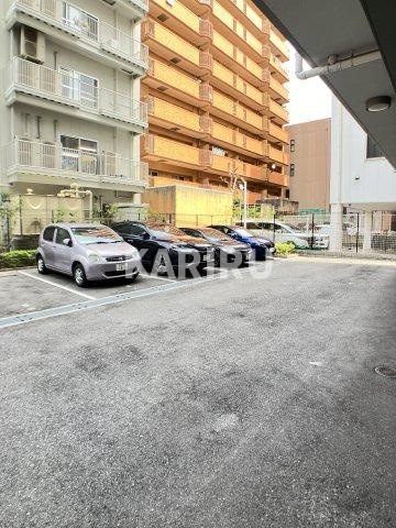 プレサンス玉造駅前の駐車場