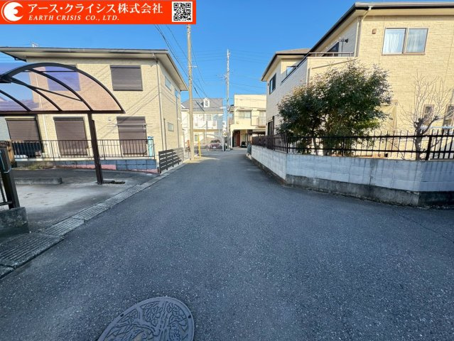 【前面道路含む現地写真】 | 野田市宮崎新田4期 | 建築条件なし。思い描いたマイホームを、そのままカタチに。陽当たりも良く、ガーデニングや家庭菜園にもぴったりのゆとりある敷地。資産としても魅力のある立地で、将来を見据えた住まい選びを。