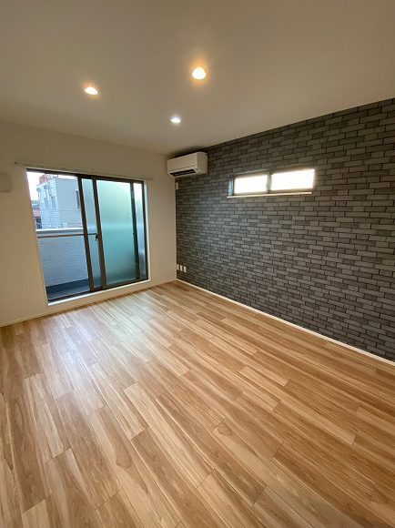 ＭＯＶＥ桜本町SOUTHの居間・リビング