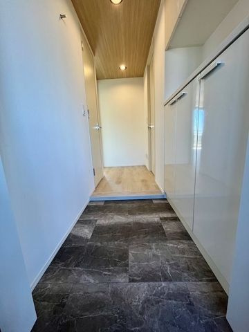 レジディア西麻布の玄関