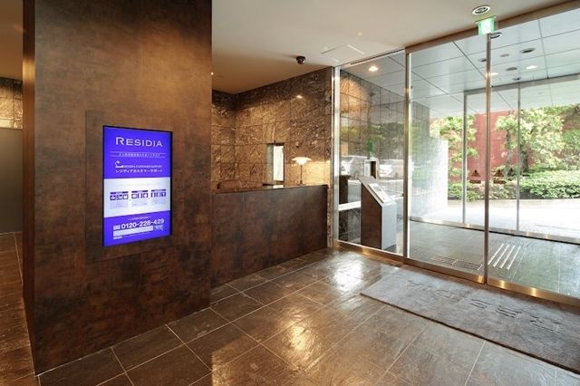 レジディア西麻布のエントランス