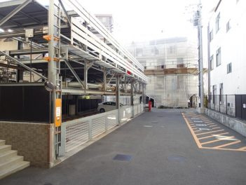 アルファステイツ勝山通り　3階の駐車場