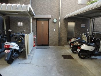 アルファステイツ勝山通り　3階の駐車場