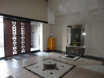 アルファステイツ勝山通り　3階のエントランス