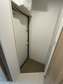 【玄関】 | アサナミ追浜 | 収納もある玄関です