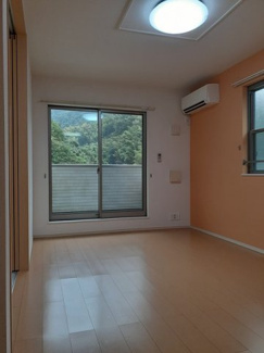 【居間・リビング】 | ハピネス　武 | ゆったりとしたリビングです