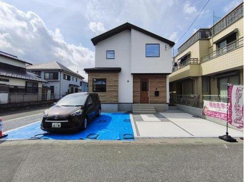 越谷市大林　角新築住宅の前面道路含む現地写真|車は3台停められると記載してますが、実際はもっと停められます！