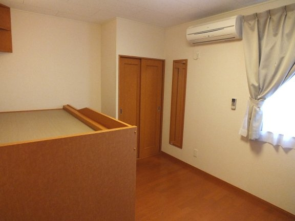 レオパレスＨＡＰＰＩＮＥＳＳの寝室|1Fフローリング