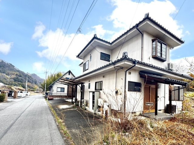 【中古戸建】富岡市星田の外観|■外観|シンプルで洗練されたデザインは住まう人の色に染まり、個性を映し出します♪本日見学可能(*＾＾*)