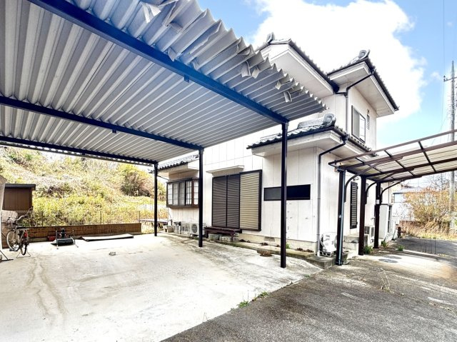 【中古戸建】富岡市星田の外観|■外観｜ここから始まる「日常」はご家族にとってかけがえのない時間となります。少しでも豊かに、快適に。