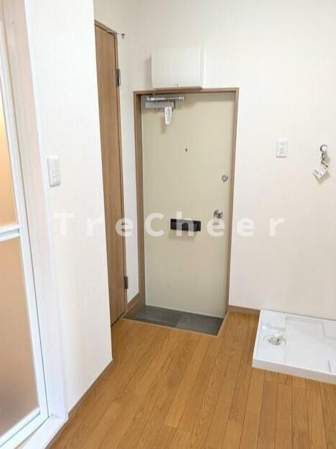 大日方ビルの玄関